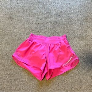lululemon highlight pink hotty hot shorts